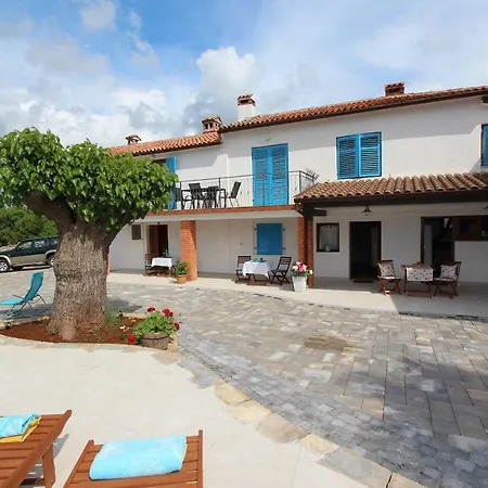 Midea 2 * Rovinj